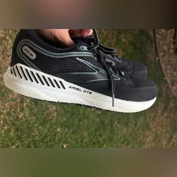 Shoes - Picture 6 of 12